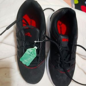 NWT- SHAQ SIZE 5 BLACK LEATHER SNEAKERS